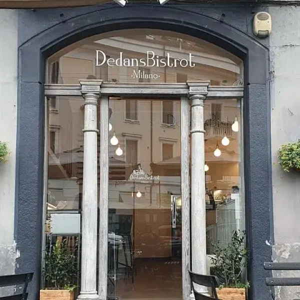dedans